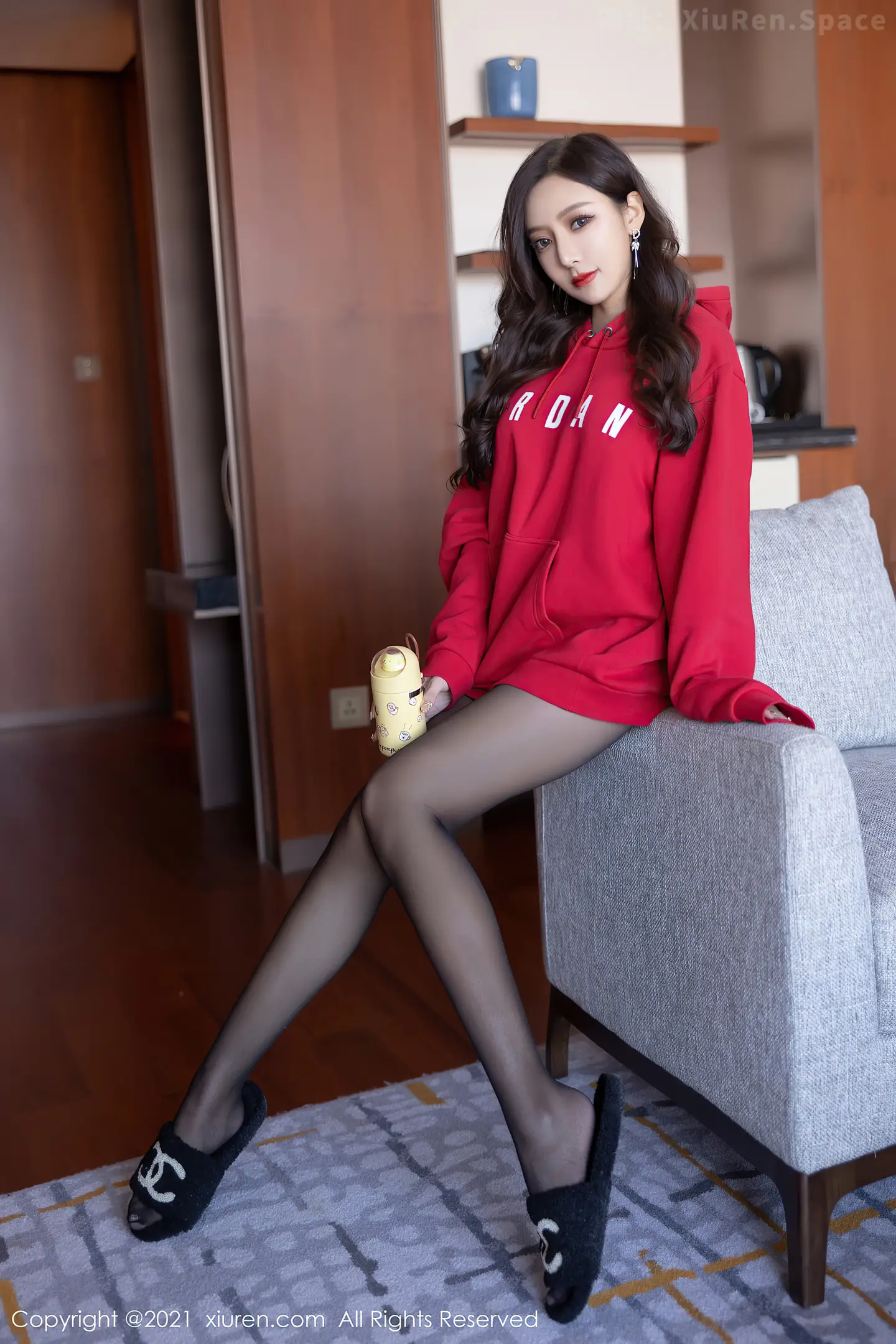图片[2]-[XiuRen秀人网]VOL.4356 女神王馨瑶yanni私房脱红色卫衣露性感内衣配蕾丝袜诱惑写真82P-秀人网官方网站